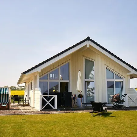 Holiday home Luxuswellnesshaus Seemannskoje