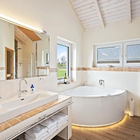 Holiday home Luxuswellnesshaus Seemannskoje *